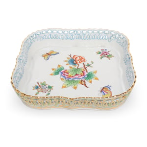 herend-porcelain-square-dish-queen-victoria-pattern-hand-painted-butterflies-01
