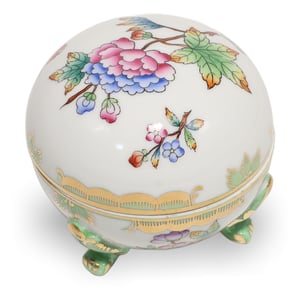 Herend trinket box Queen Victoria pattern detailed view, porcelain floral design, three footed collectible box