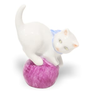 Herend cat porcelain figurine playful kitty statue with blue scarf on pink yarn ball collectible decorative art