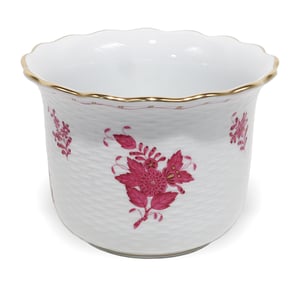 Herend cachepot Chinese Bouquet Raspberry pattern porcelain planter with hand painted floral design and gold rim