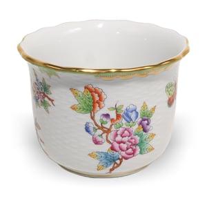 Herend Victoria porcelain cache pot with colorful floral and butterfly pattern, vintage decorative flower pot