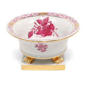 Herend porcelain cachepot bowl raspberry Chinese bouquet pattern with gold lion feet, luxury hand-painted floral decorative bowl