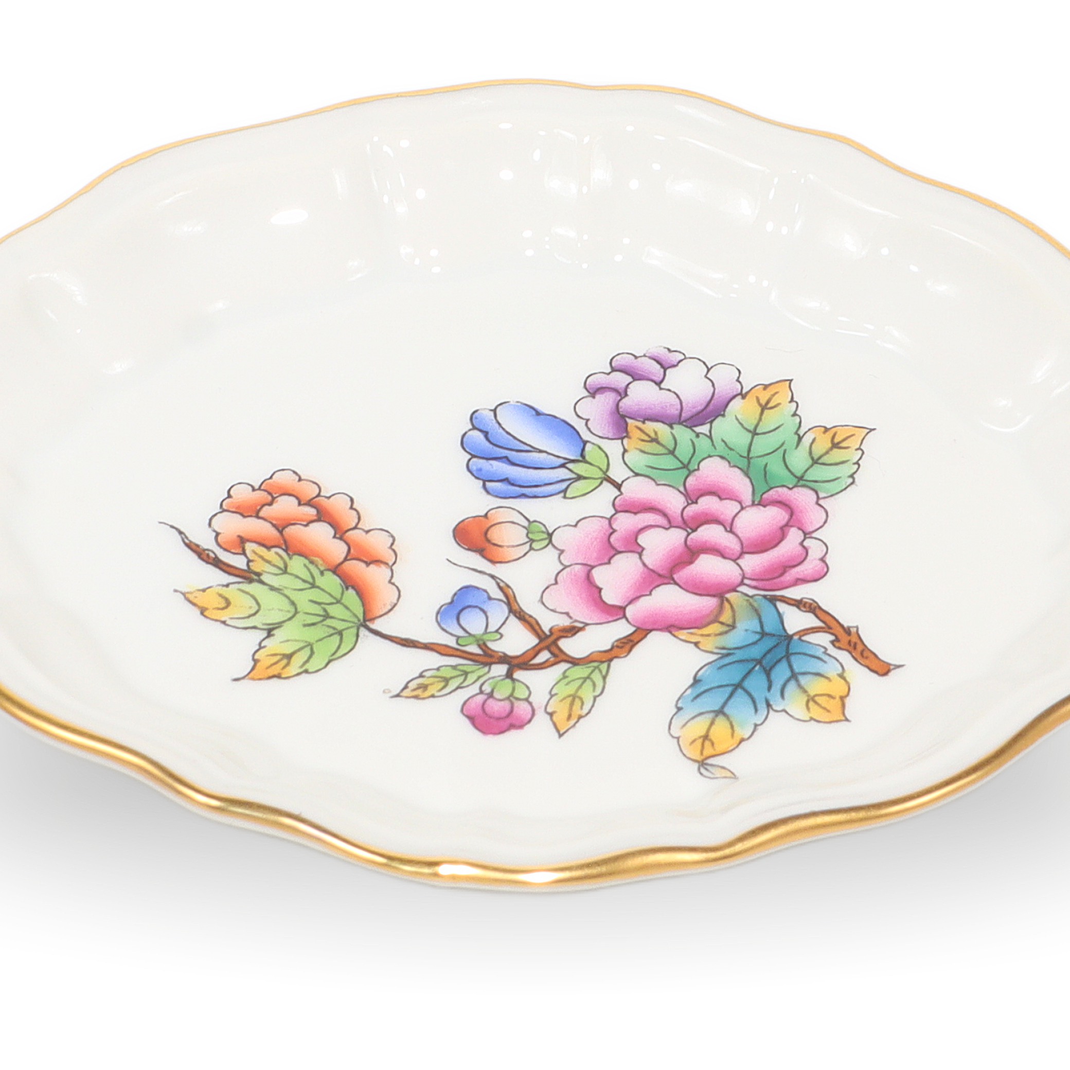 Luxury jewelry tray close up, porcelain tray with colorful floral pattern and gold rim for elegant accessory display