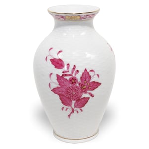 herend-hungary-porcelain-vase-apponyi-raspberry-chinese-bouquet-pattern-gilded-rim-01.jpg