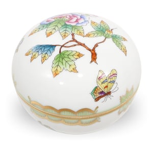 herend-luxury-jewelry-box-queen-victoria-bonbonniere-hand-painted-porcelain-trinket-dish-01.jpg
