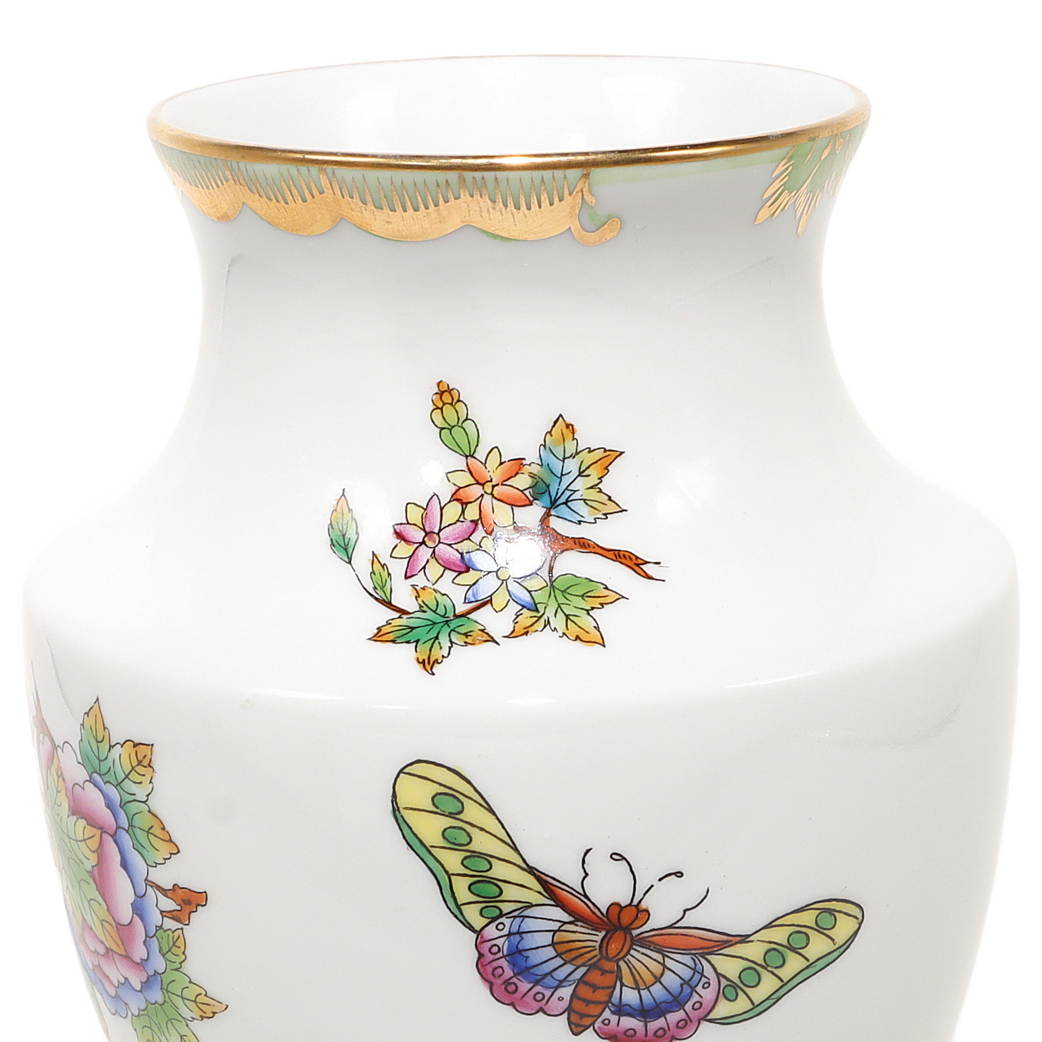 herend-vase-queen-victoria-gilded-flower-butterfy-motif-hand-painted-luxury-ceramics-06.jpg herend-vase-queen-victoria-gilded-flower-butterfy-motif-hand-painted-luxury-ceramics-06.jpg