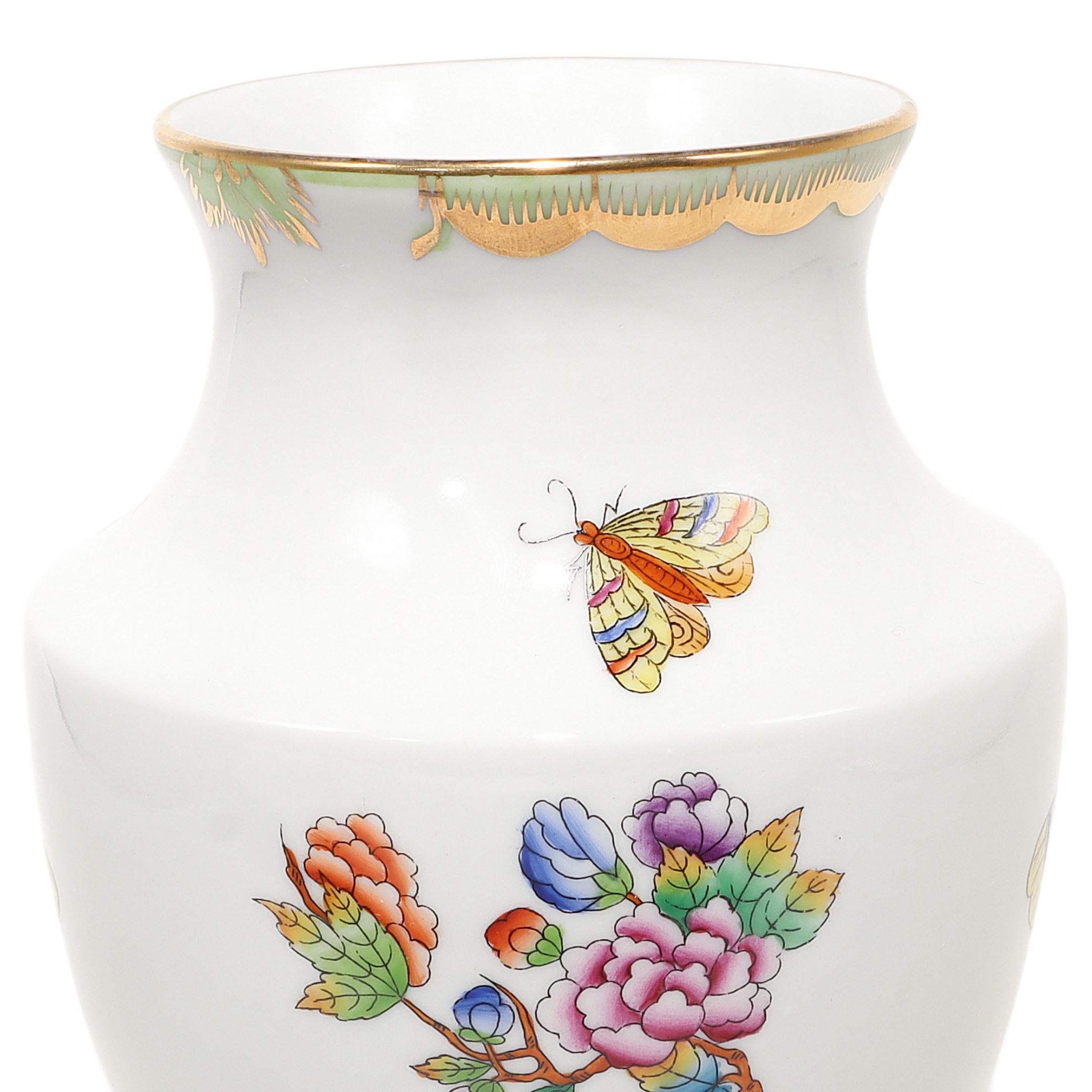 herend-vase-queen-victoria-gilded-flower-butterfy-motif-hand-painted-luxury-ceramics-09.jpg herend-vase-queen-victoria-gilded-flower-butterfy-motif-hand-painted-luxury-ceramics-09.jpg