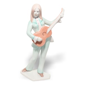 retro-porcelain-figurine-female-guitarist-hollohaza-hungary-01.jpg retro-porcelain-figurine-female-guitarist-hollohaza-hungary-01.jpg