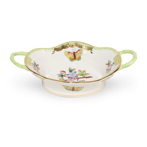herend-queen-victoria-green-border-two-handled-porcelain-bowl-butterflies-gilded-01.jpg