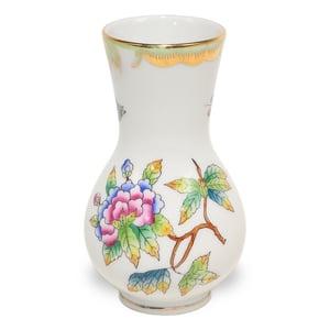 herend-queen-victoria-mini-vase-hand-painted-vintage-porcelain-real-gold-rim-01.jpg