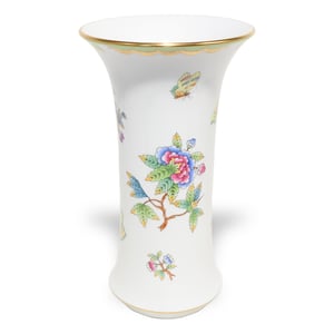 herend-queen-victoria-porcelain-trumpet-vase-handpainted-butterflies-gold-rim-01.jpg