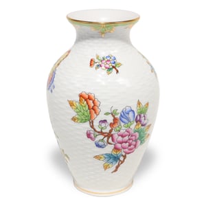 herend-queen-victoria-vase-braided-vintage-hand-painted-floral-vessel-gold-rim-01.jpg