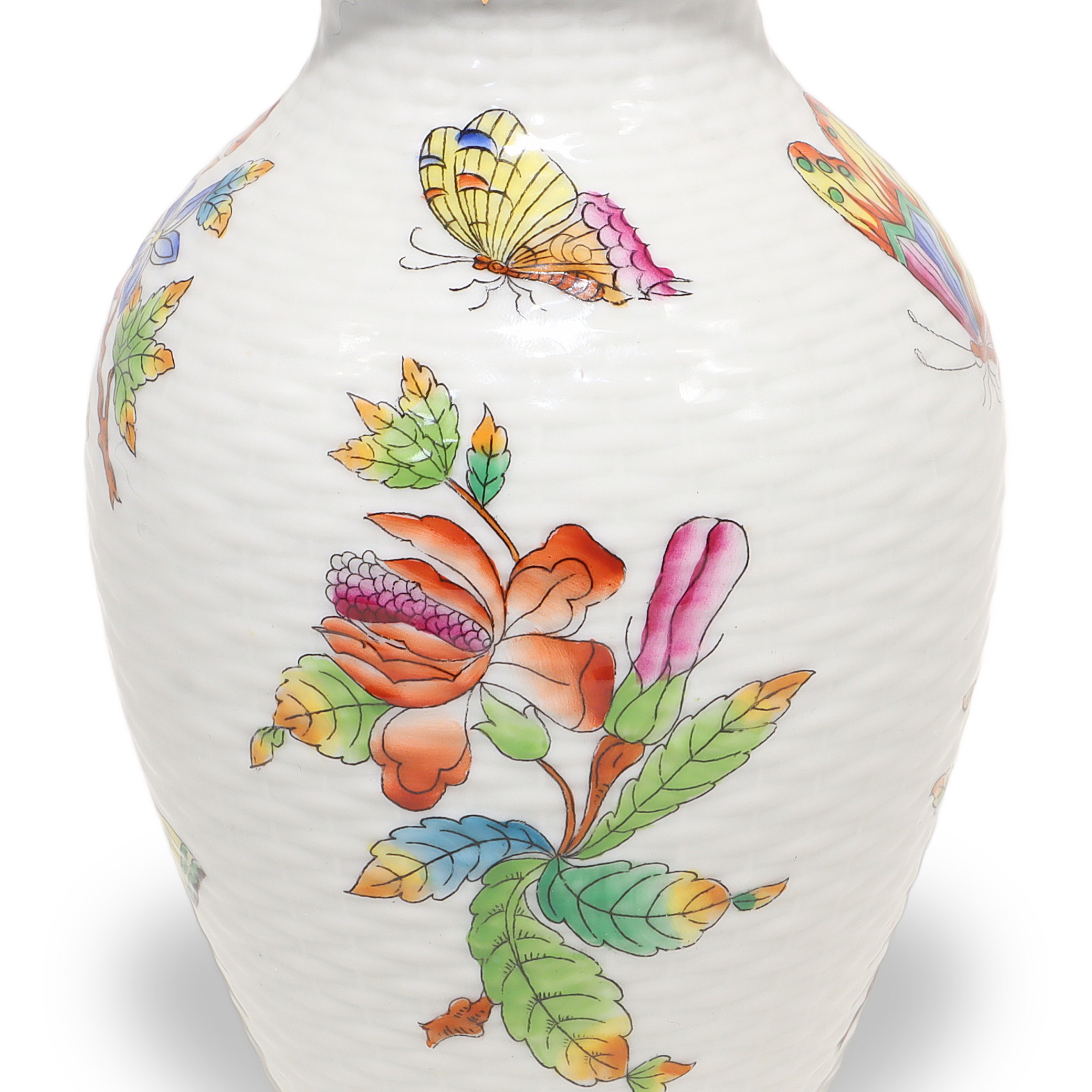 herend-queen-victoria-vase-braided-vintage-hand-painted-floral-vessel-gold-rim-11.jpg