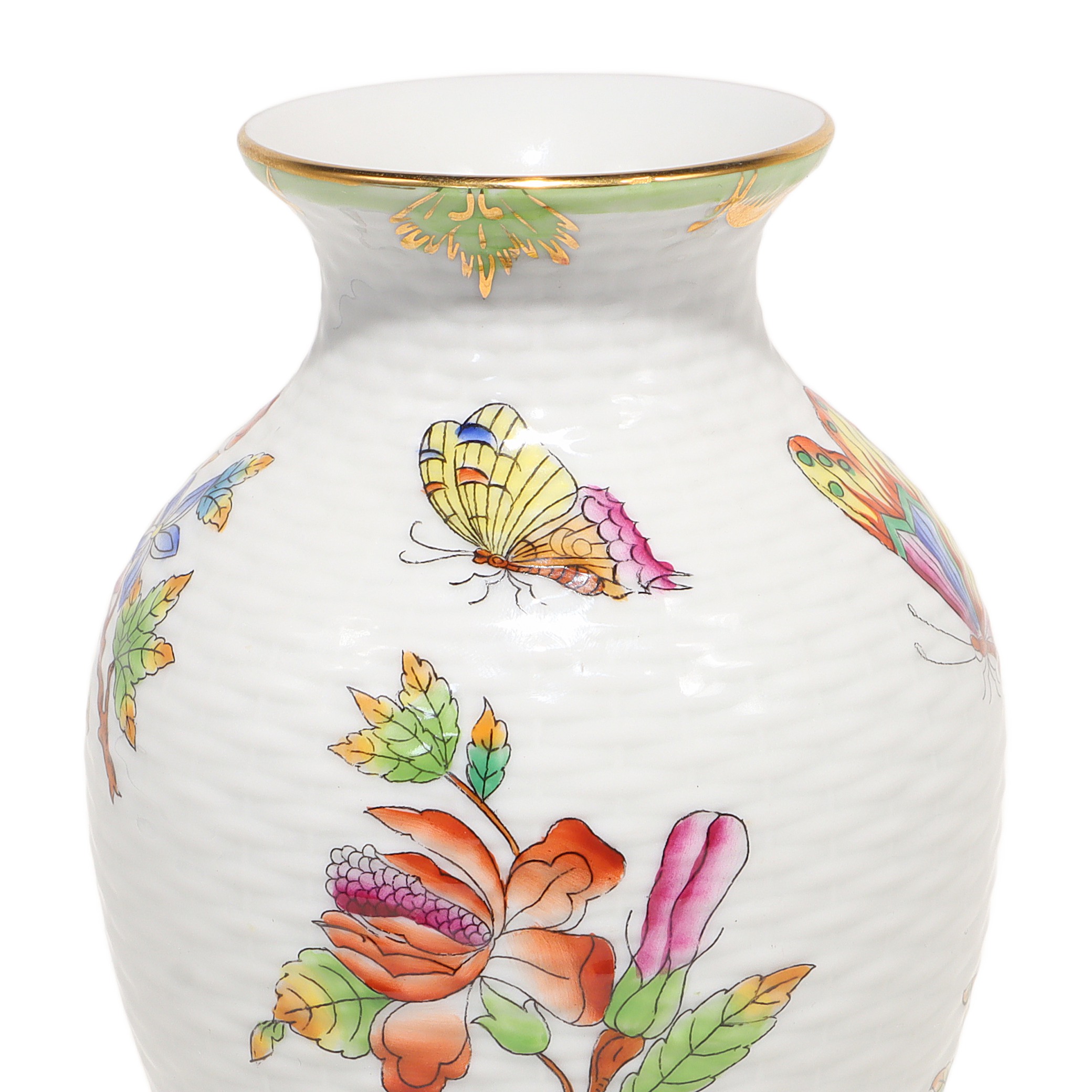 herend-queen-victoria-vase-braided-vintage-hand-painted-floral-vessel-gold-rim-12.jpg