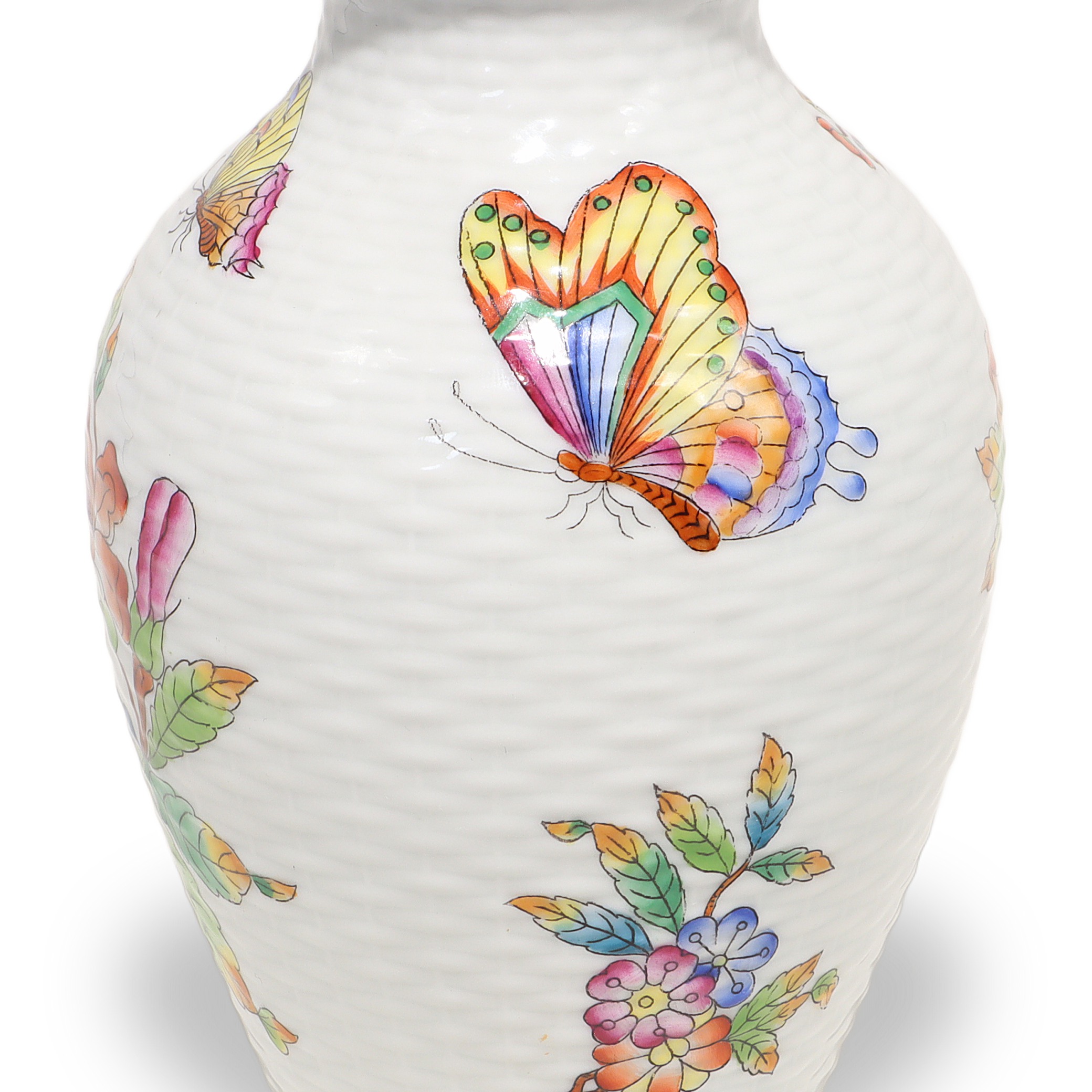 herend-queen-victoria-vase-braided-vintage-hand-painted-floral-vessel-gold-rim-14.jpg