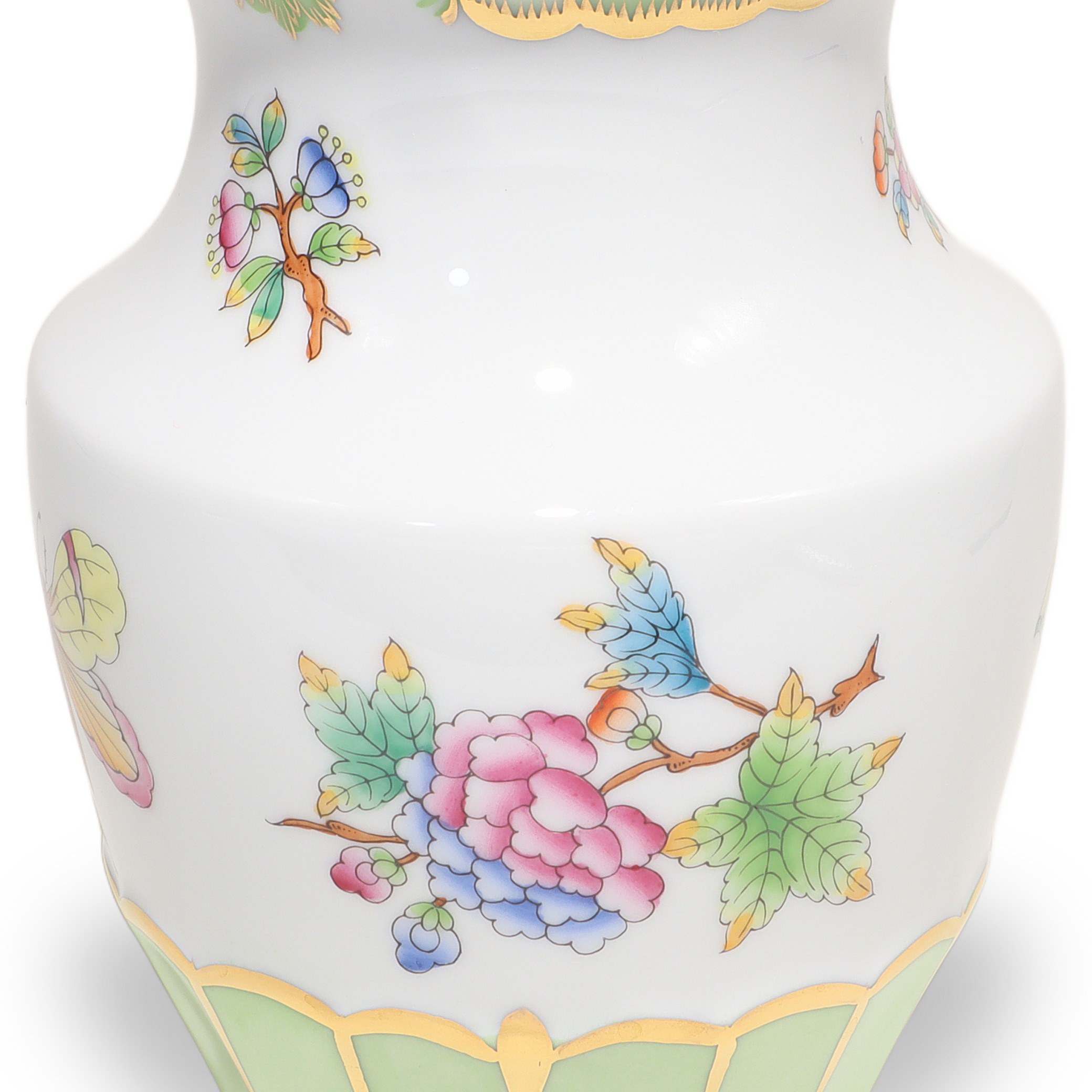 herend-hungary-porcelain-vase-queen-victoria-green-border-hand-painted-vinntage-gilded-02.jpg