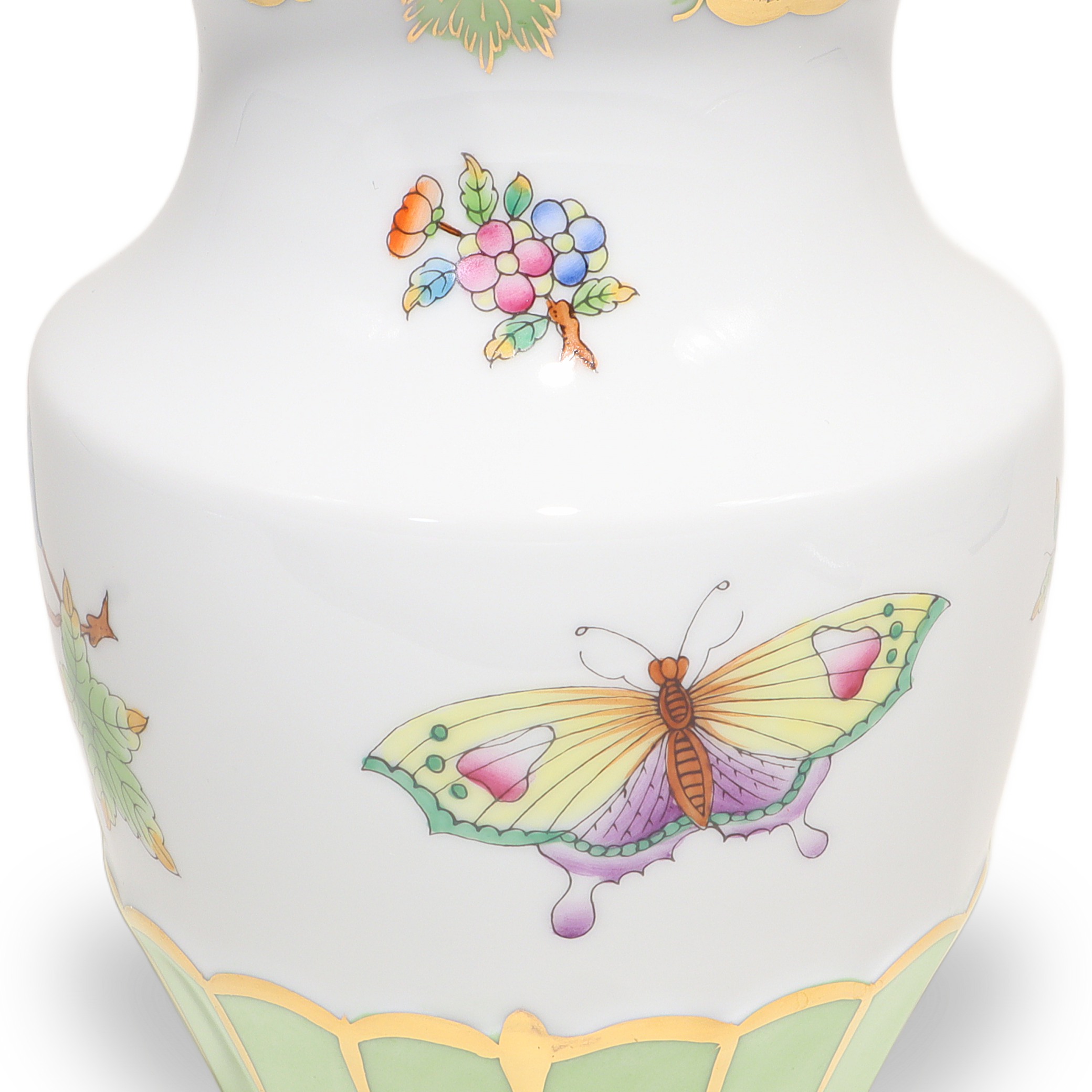 herend-hungary-porcelain-vase-queen-victoria-green-border-hand-painted-vinntage-gilded-05.jpg