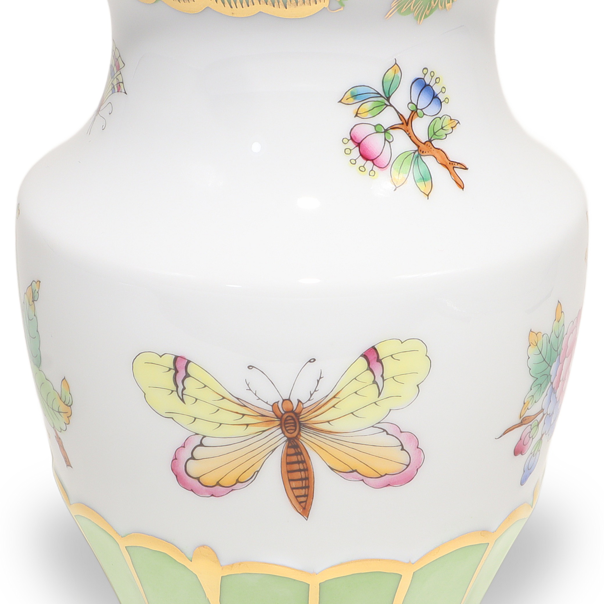 herend-hungary-porcelain-vase-queen-victoria-green-border-hand-painted-vinntage-gilded-11.jpg