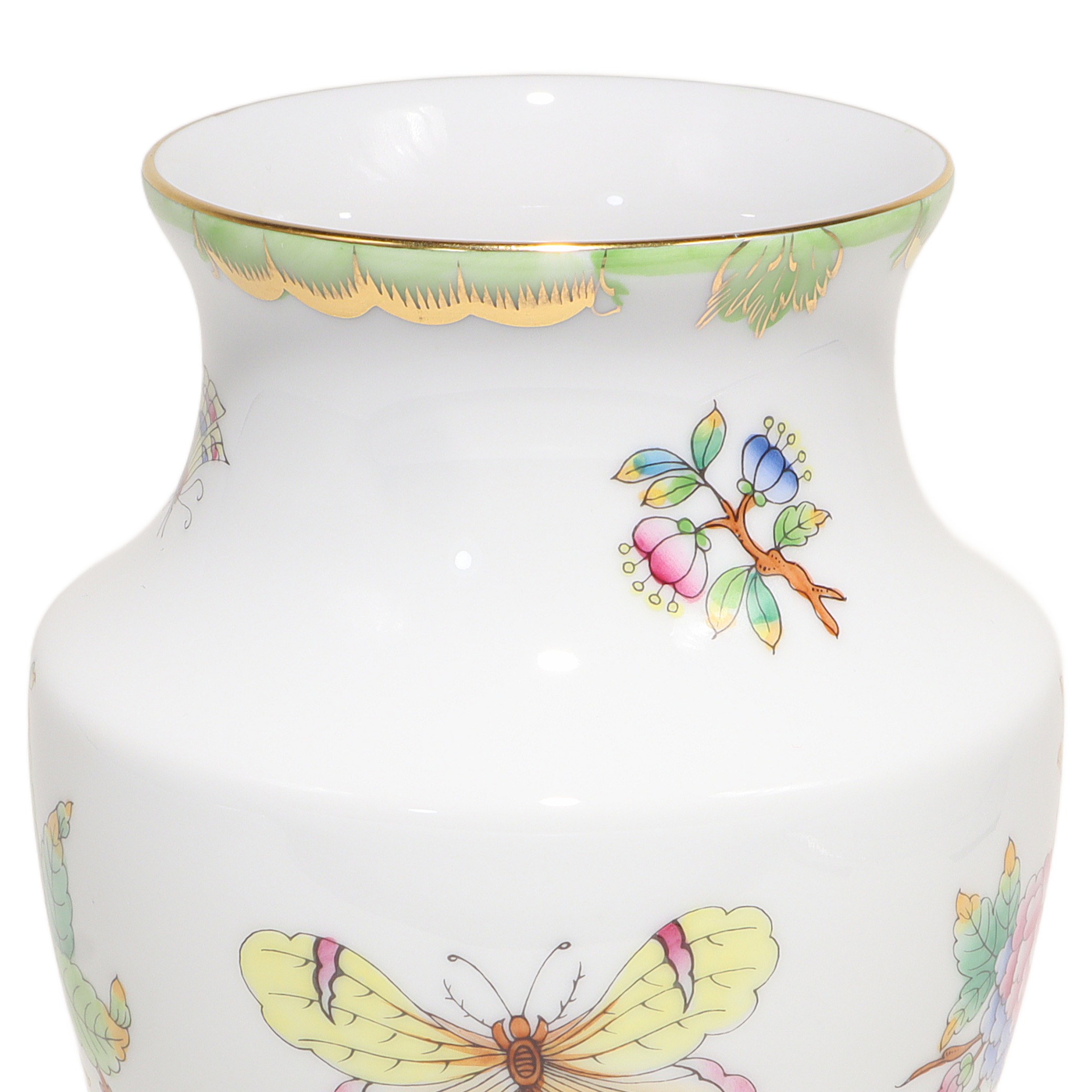 herend-hungary-porcelain-vase-queen-victoria-green-border-hand-painted-vinntage-gilded-12.jpg
