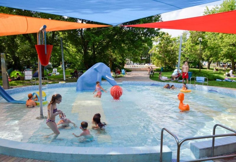 Kiskunmajsa’s Year-Round Thermal Fun: Night Swims Included