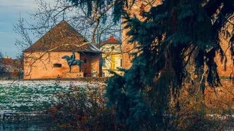 Gyula Winter Walking Tour: Downtown Highlights