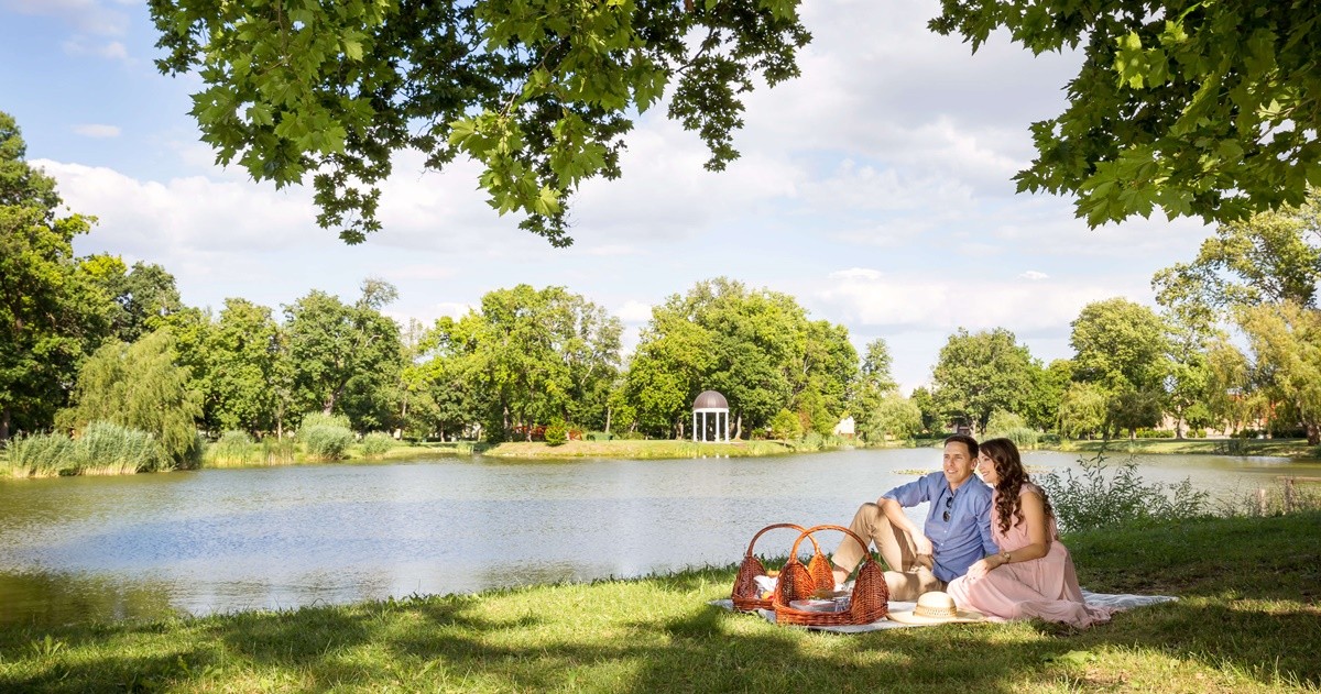 Fehérvárcsurgó Picnic Season At Károlyi Castle Park