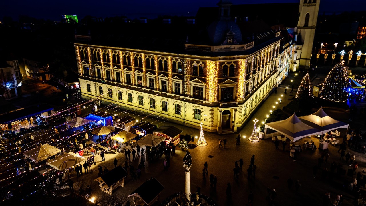 Advent And Christmas 2025 Light Up Keszthely