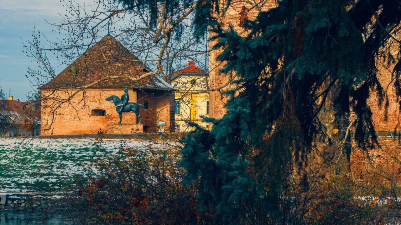 Gyula Winter Walking Tour: Explore The Historic Downtown