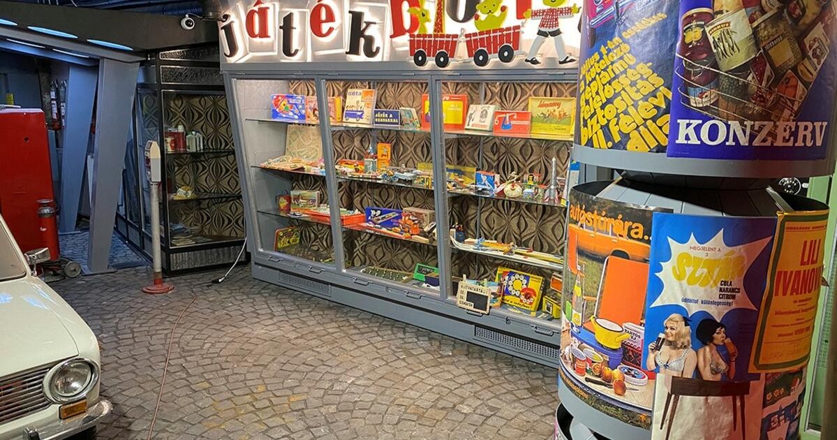 Free Coffee Lures Seniors To Budapest’s Ultimate Retro Adventure Every Wednesday!