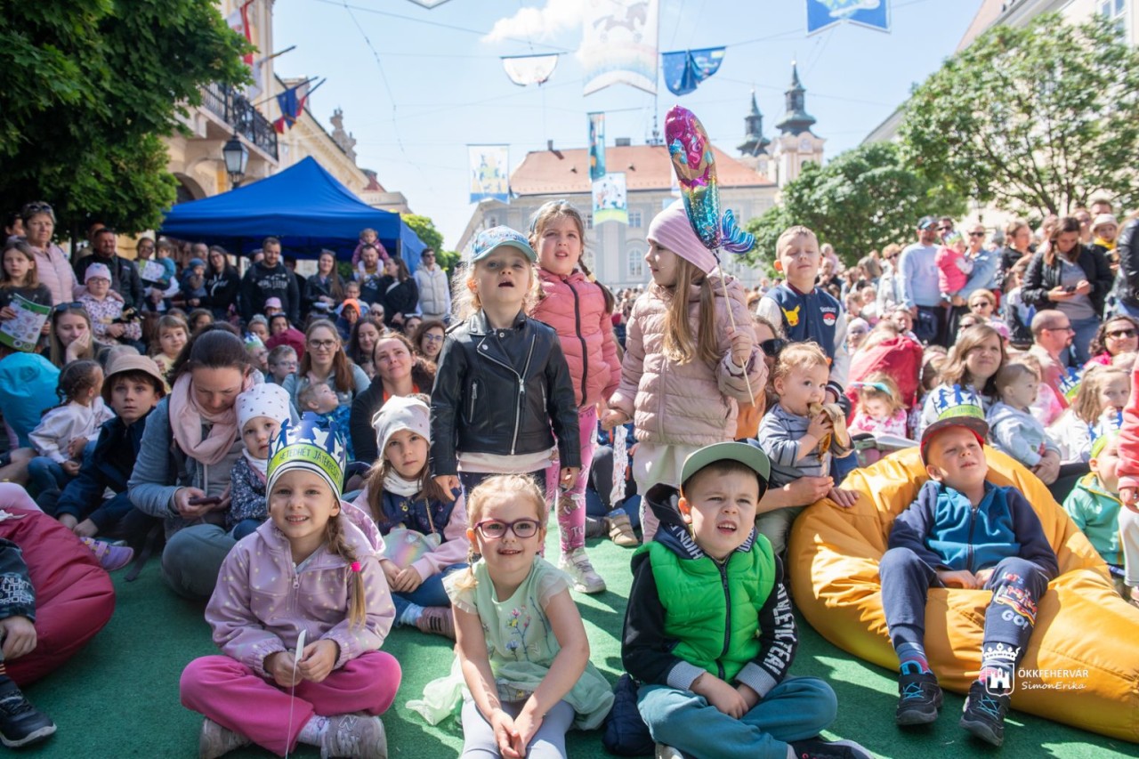 Székesfehérvár Lights Up With Hetedhét Play Festival