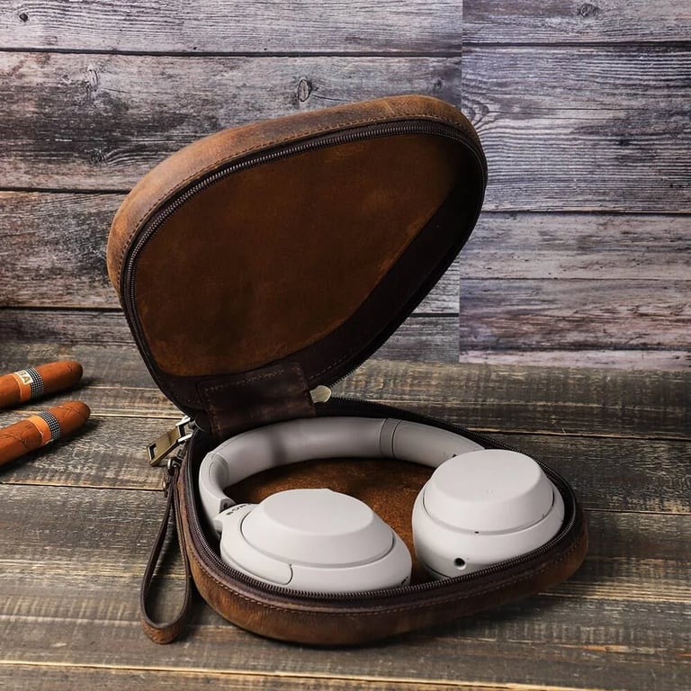 Leather Airpods Max Case with Headset Protection product image