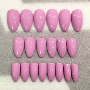 Light Purple Faux Nails - 20 Piece Set with Glossy Finish product image