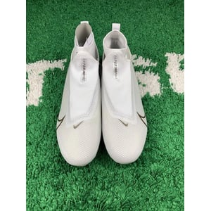 Stylish White Nike Football Cleats for Men - Size 13 product image