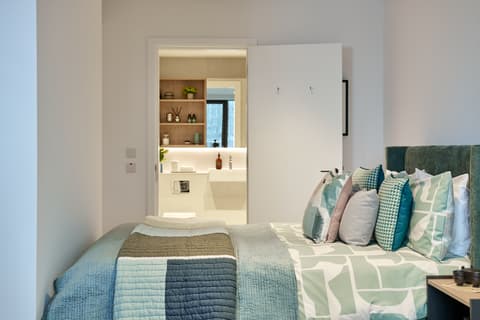 Apartment J1-2101, 50 - 60 Charter Street - 6 of 17