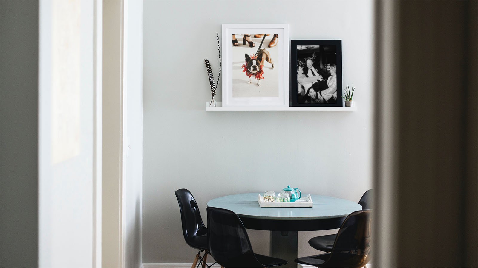 Framed photos on the shelf in a dinning room