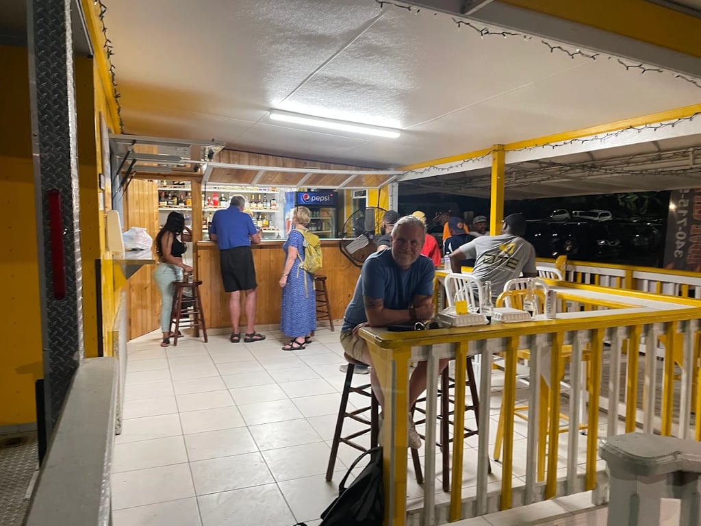 City Love Bar & Grill