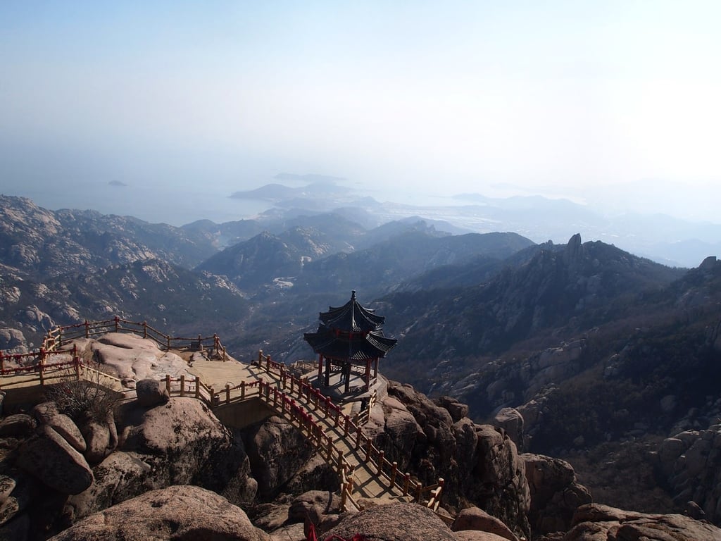 노산의 기암괴석과 바다가 어우러진 절경