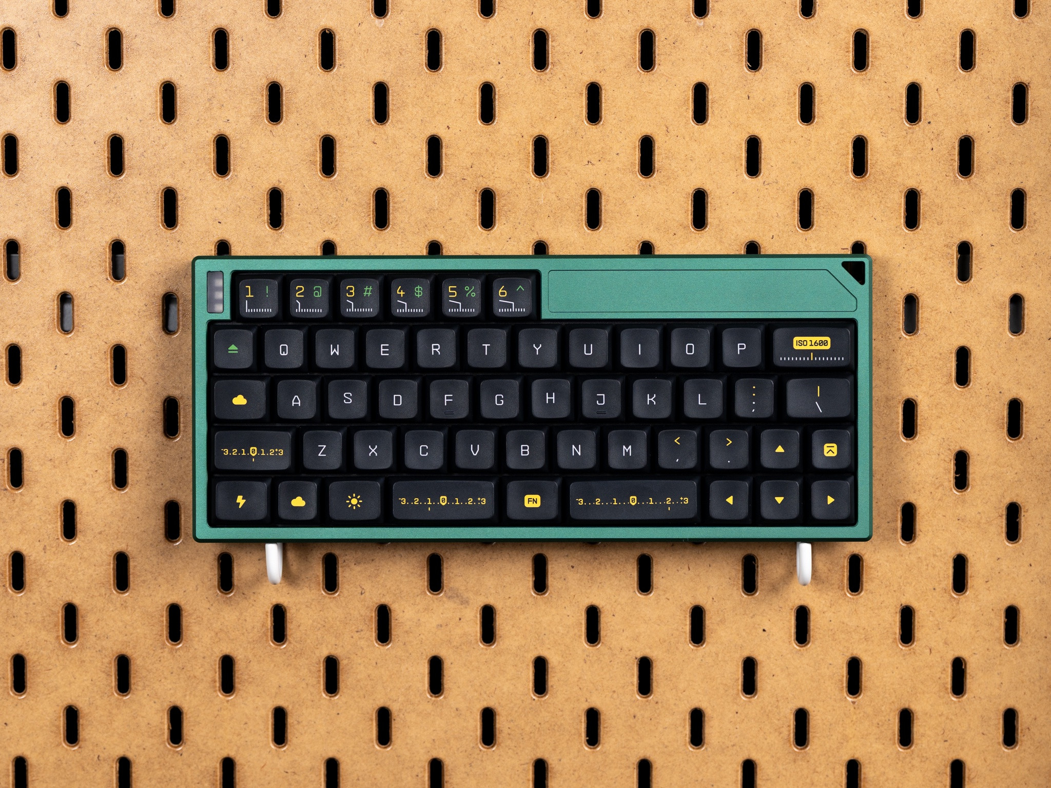 The Bullet Train - a Low Profile Wireless V4N4G0N layout board