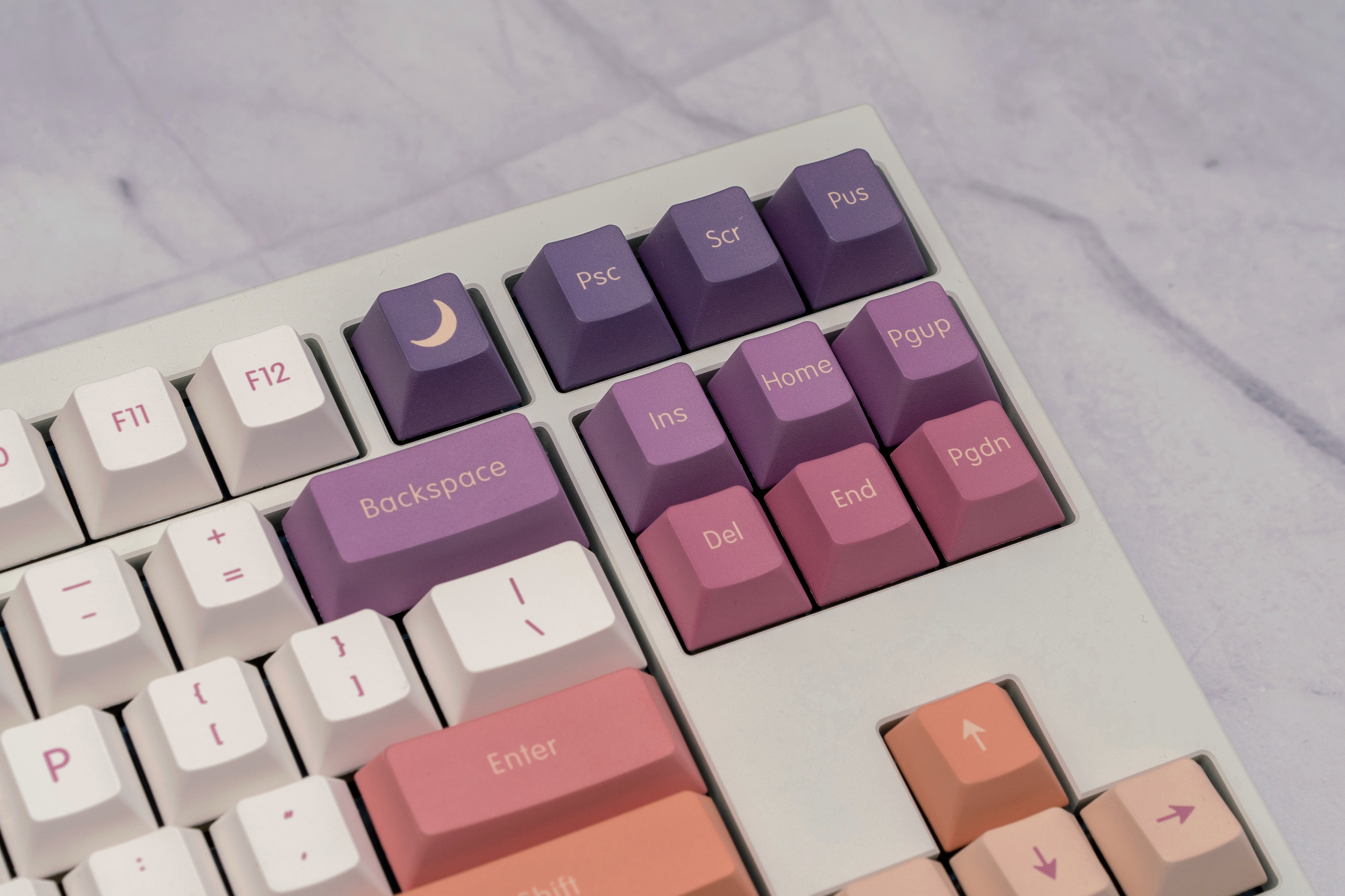 Carmine Cloud PBT Gradient Keycaps Kit image 6