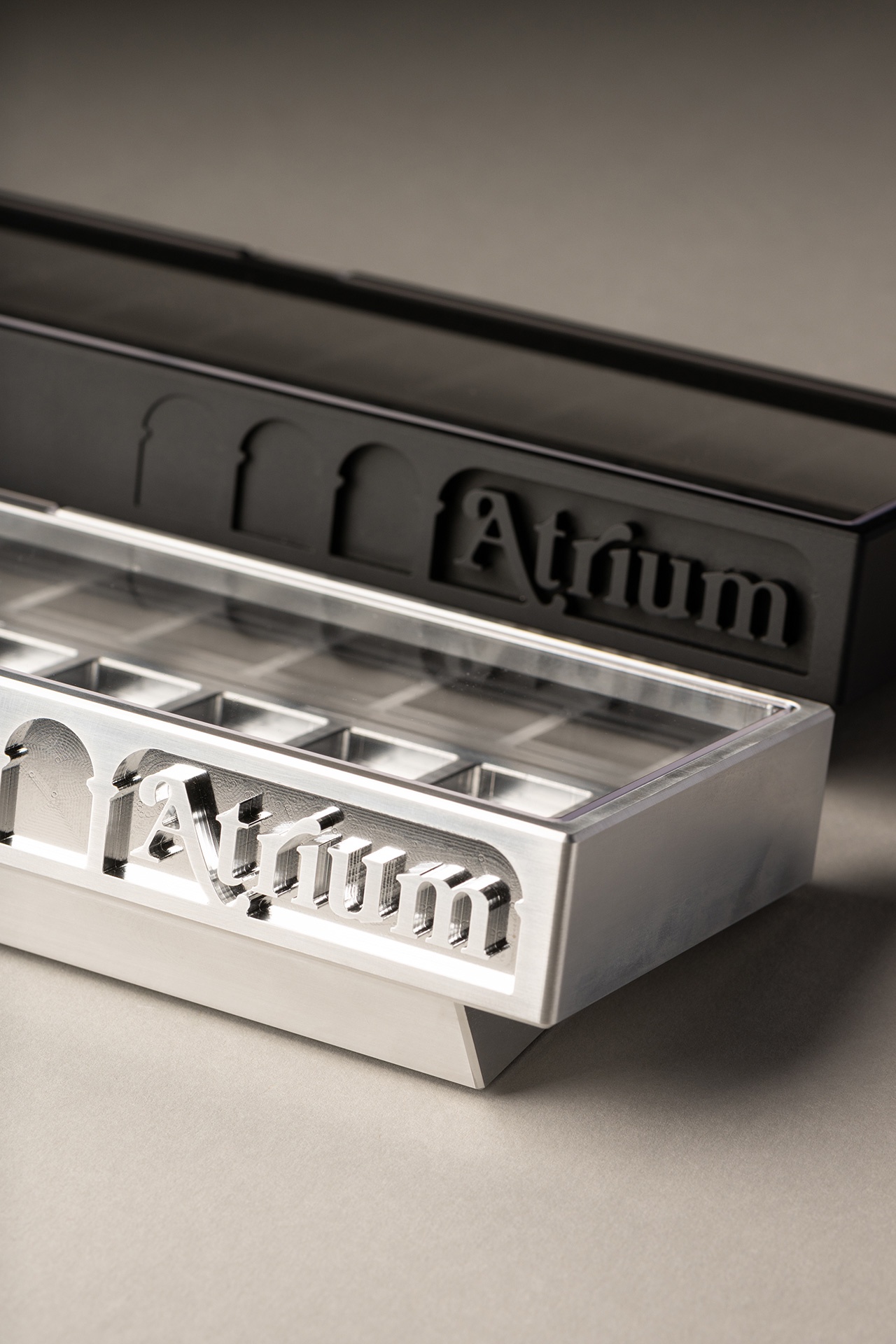 Atrium: A premium, multiple window artisan keycap display box image 12