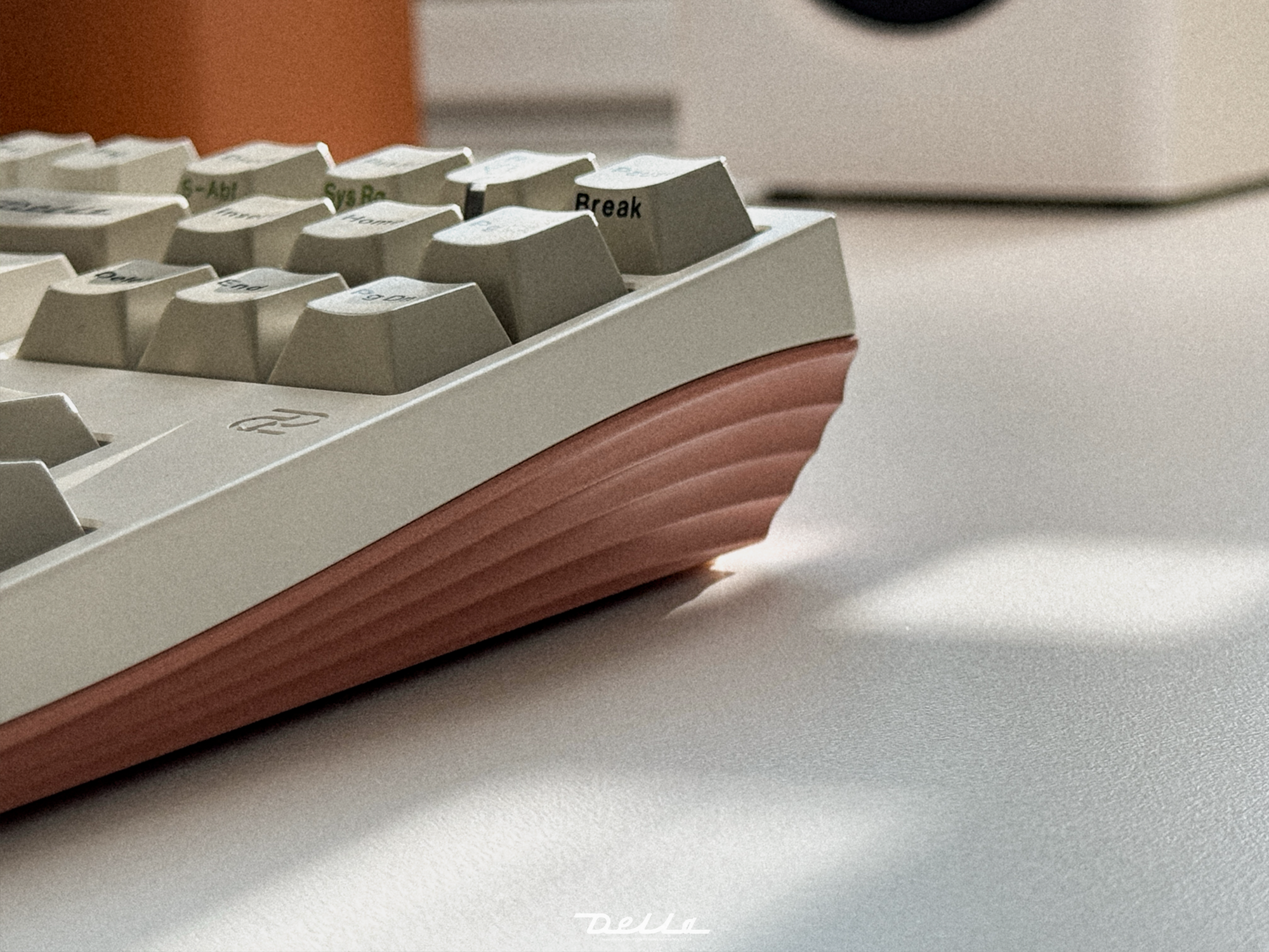 Della 960 - TKL F13 WKL - Inspiring Home Studio Photo '2025 02 04 'iPhone 15 image 24