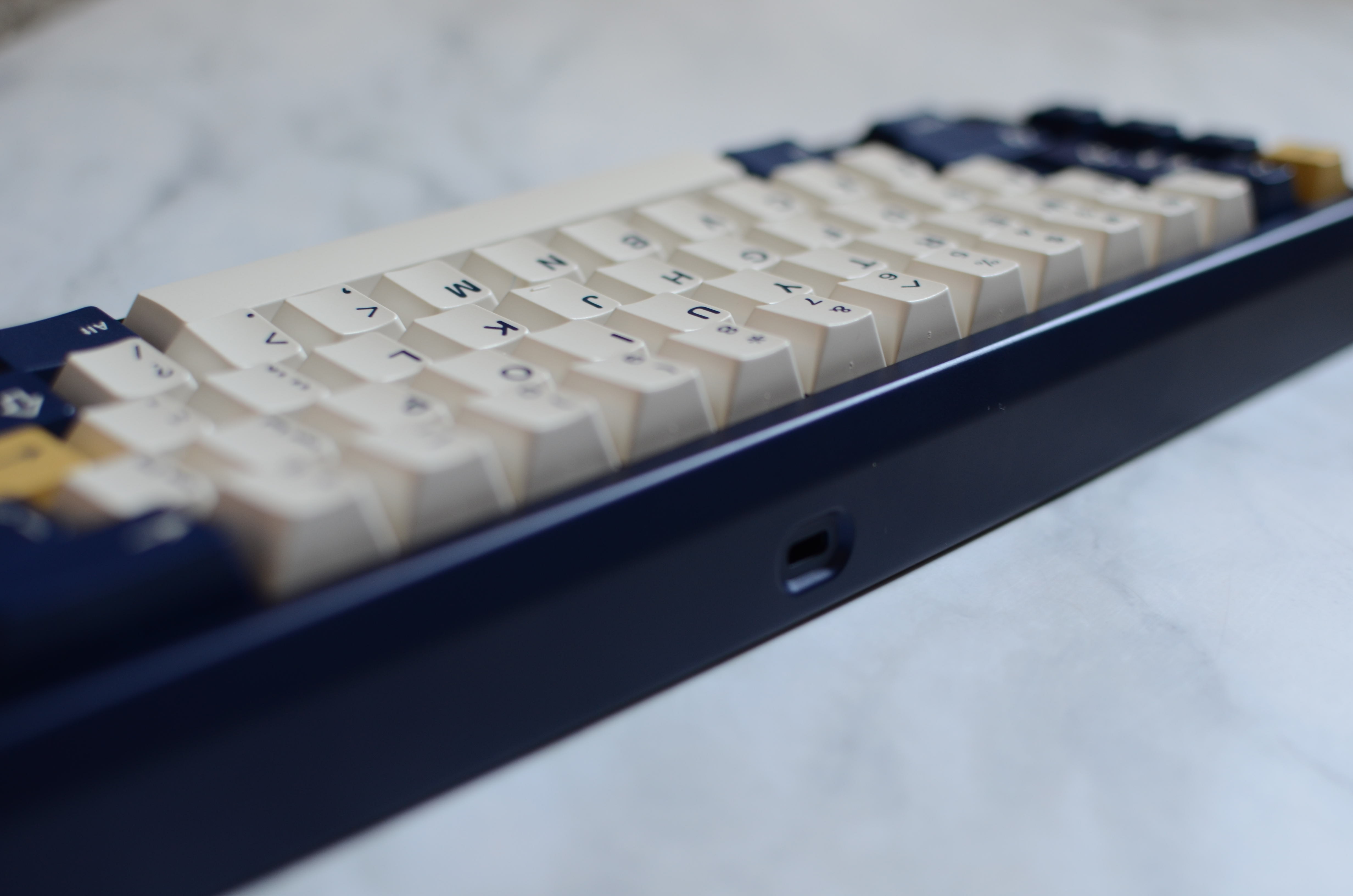 Onyx - FRL TKL with a macro column image 13