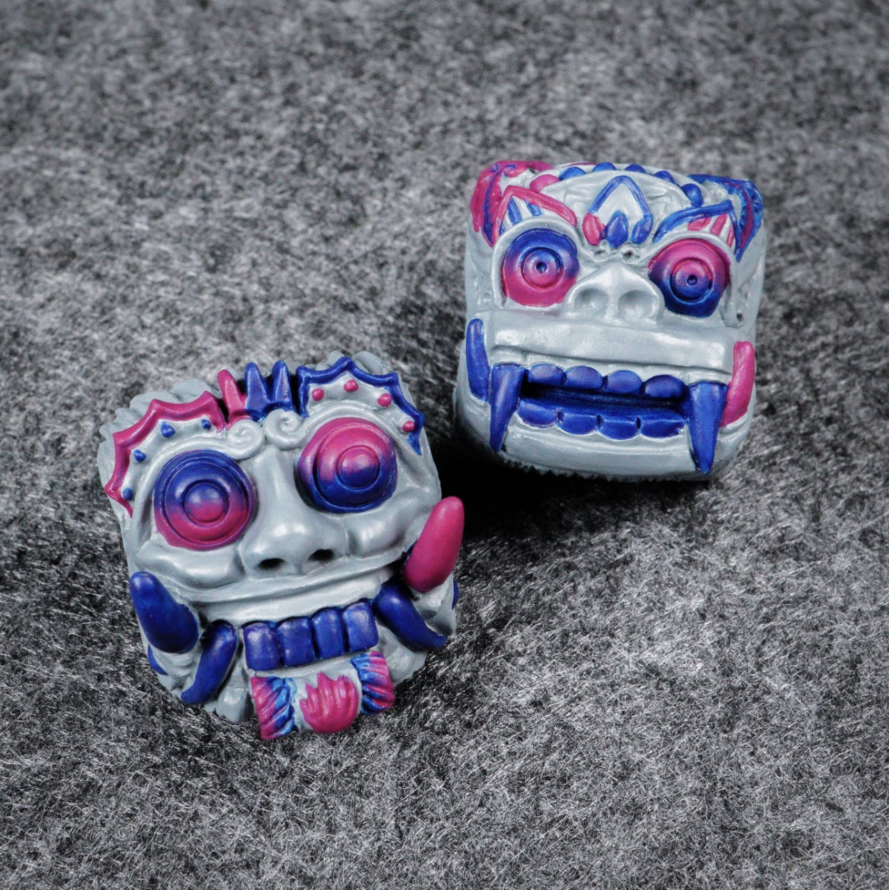 GMK Cobalt - GB closed image 3