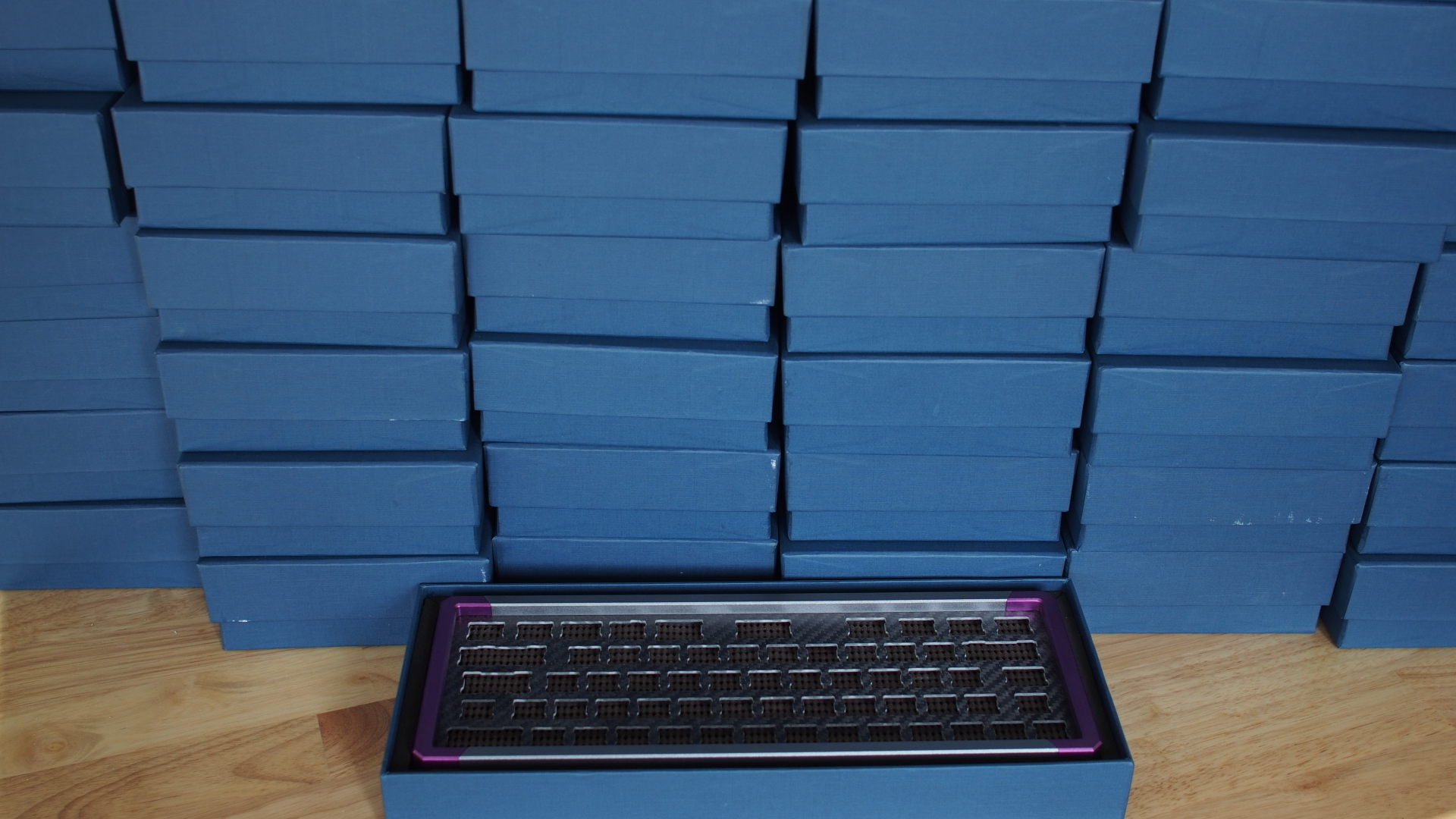 LUSTRO Aluminum + Acrylic Custom 60% Case [Packing] image 15