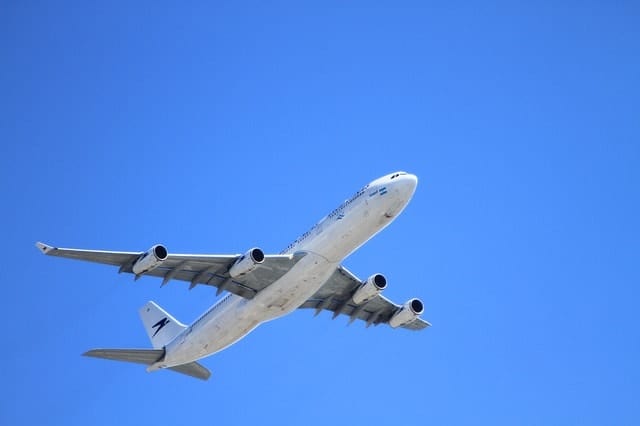 plane-50893_640-min