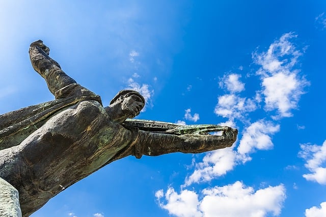 statue_of_communism