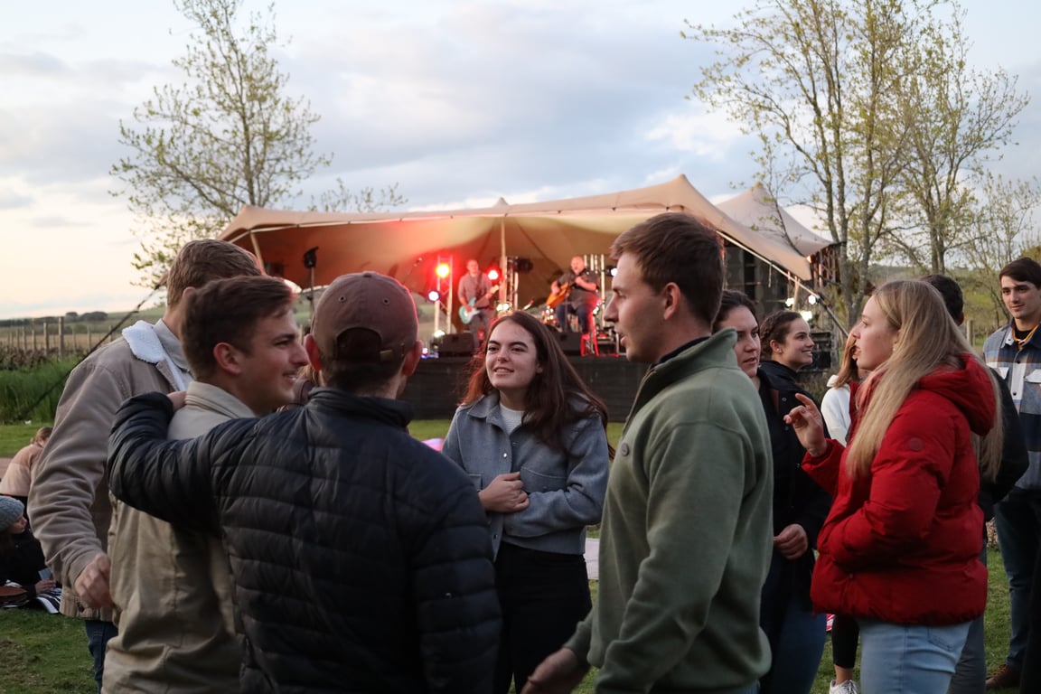 Studente in kring by sokkie