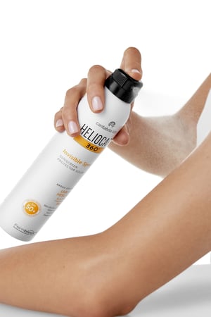 Cantabria Labs HELIOCARE 360 INVISIBLE APSAUGINIS PURŠKIKLIS KŪNUI NUO SAULĖS SPF50+, 200 ML