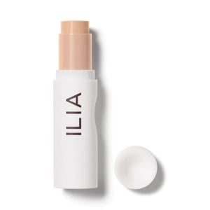 ILIA IŠSUKAMAS PIEŠTUKAS - MAKIAŽO PAGRINDAS "SKIN REWIND COMPLEXION STICK", 10 G (Tupelo N9)