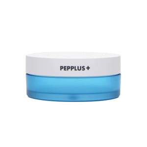 Privalumai: Silicis – silicio dioksidas gali sugerti drėgmę iš oro. Caprine Triglyceride – tai aukštos kokybės aliejus, išgaunamas iš kokosų aliejaus terminio frakcionavimo būdu. Dimetikonas – sudaro odos barjerą, kuris padeda sumažinti drėgmės praradimą. Salicilo rūgšties benzilo esteris – naudojamas UV spindulius sugeriantis komponentas. Caprylyl glycol – minkština ir saugo odą nuo drėgmės praradimo. Padeda lengviau pritaikyti ir geriau įsisavinti veikliąsias medžiagas. Jis išgaunamas iš kokosų aliejaus ir glicerino.